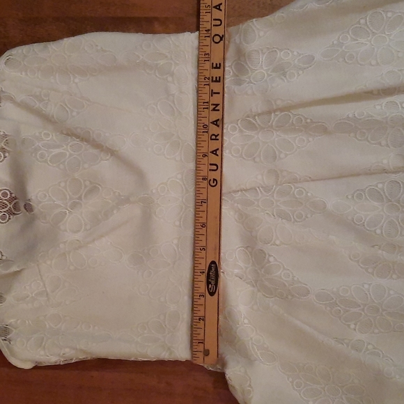 Classic Lace Dress - Picture 6 of 8